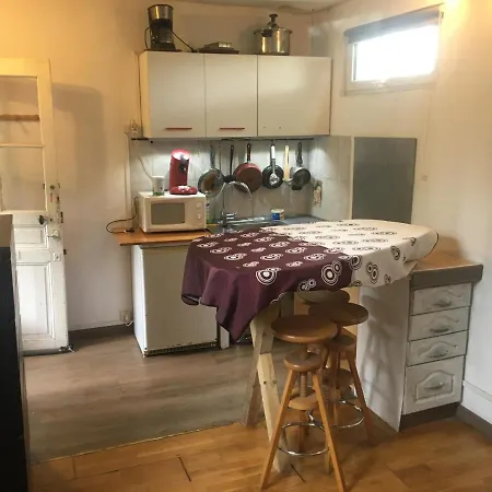 Studio Maison Jardin Metro Apartment *